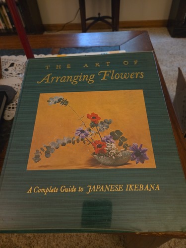 The art arranging flowers - of,